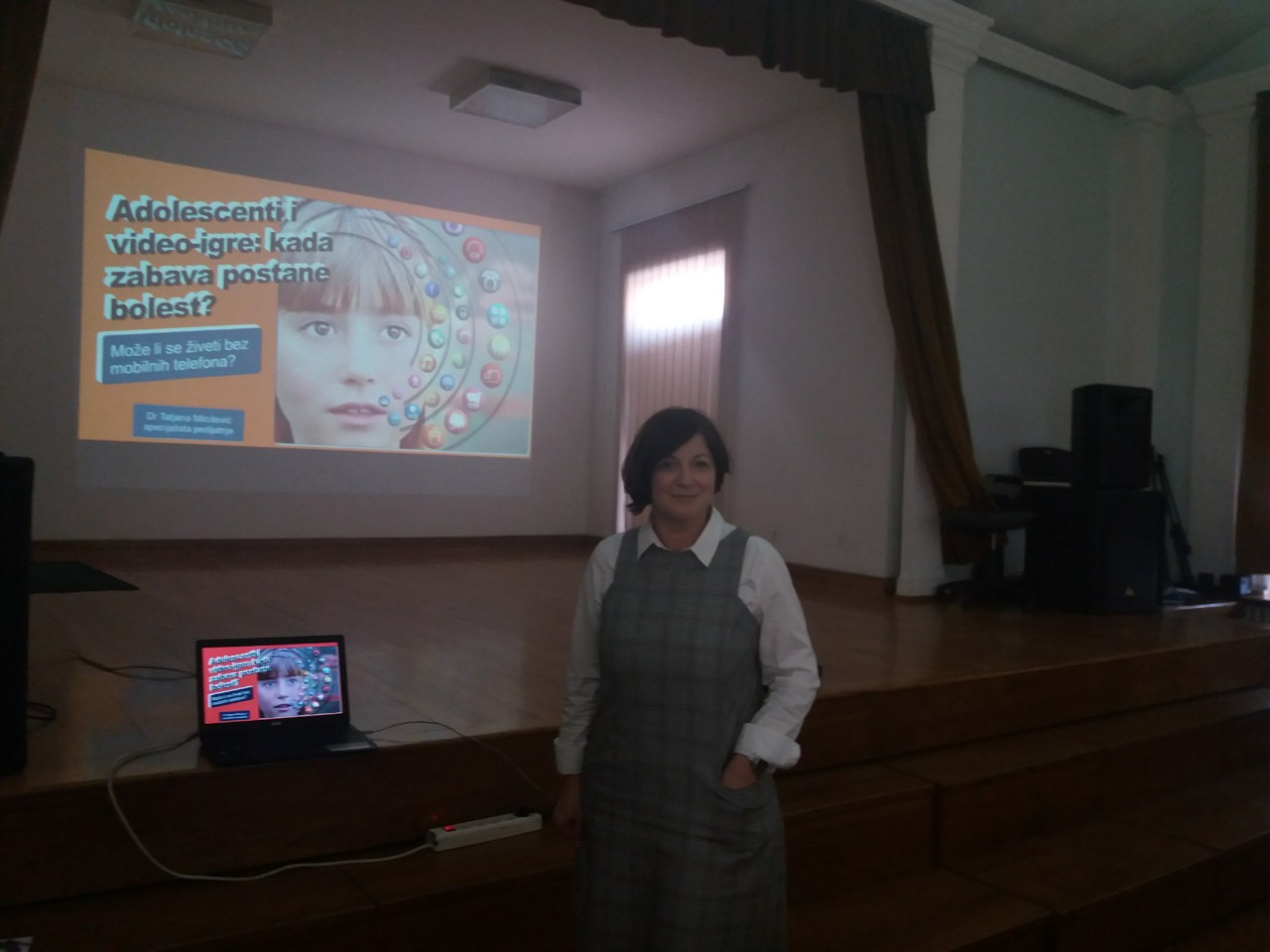 U petak 1.3.2019. u svečanoj sali Gimnazije u Gornjem Milanovcu održano je predavanje “Adolescenti i video igre: kada zabava postane bolest?”.
